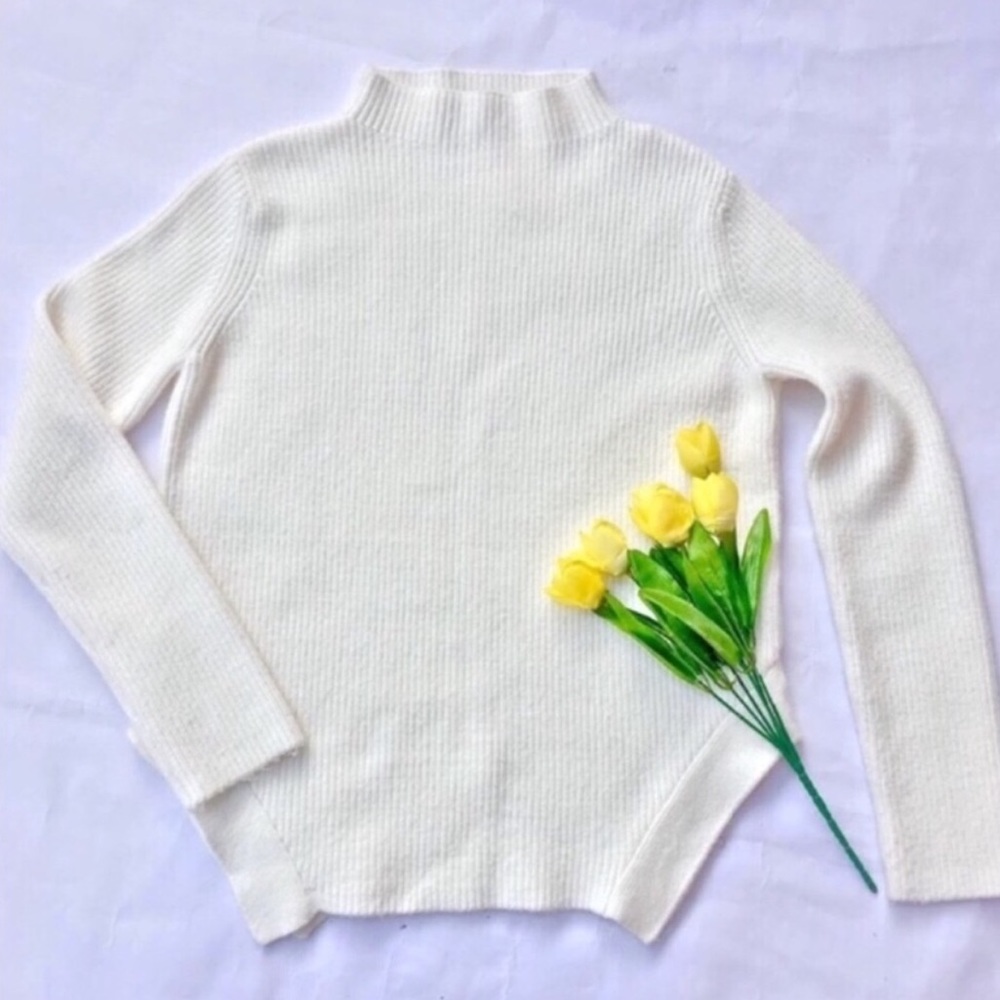 ZARA | KNIT WHITE SWEATER